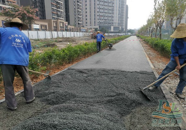 透水混凝土地坪施工夏季不得不注意的事項
