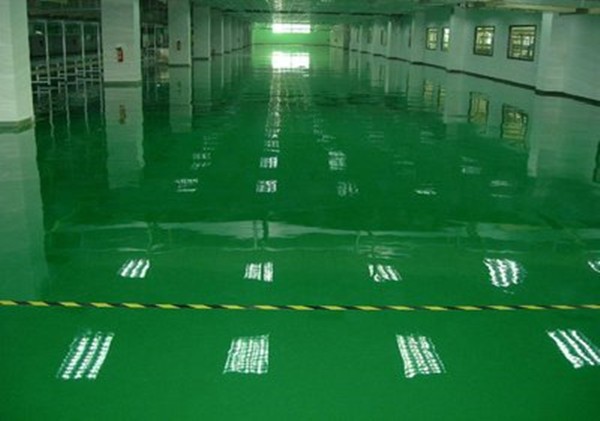 環(huán)氧地坪漆施工為什么滲色如何避免色差