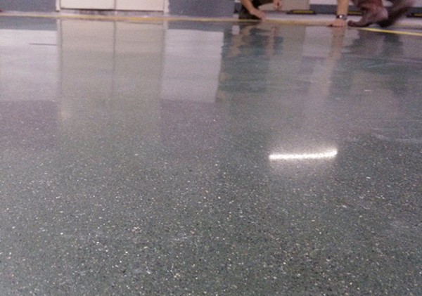 不同類型的耐磨地坪施工工序及操作說明