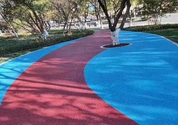 彩色透水地坪噴涂施工預(yù)防污染小技巧