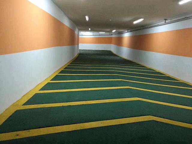 環(huán)氧無震動防滑坡道的工藝方案