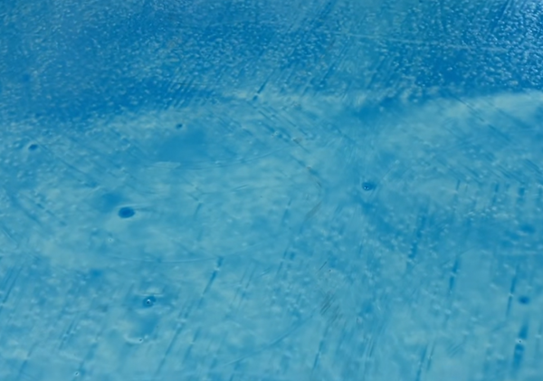 環(huán)氧地坪施工為什么會(huì)出現(xiàn)氣孔和針眼？怎么解決？