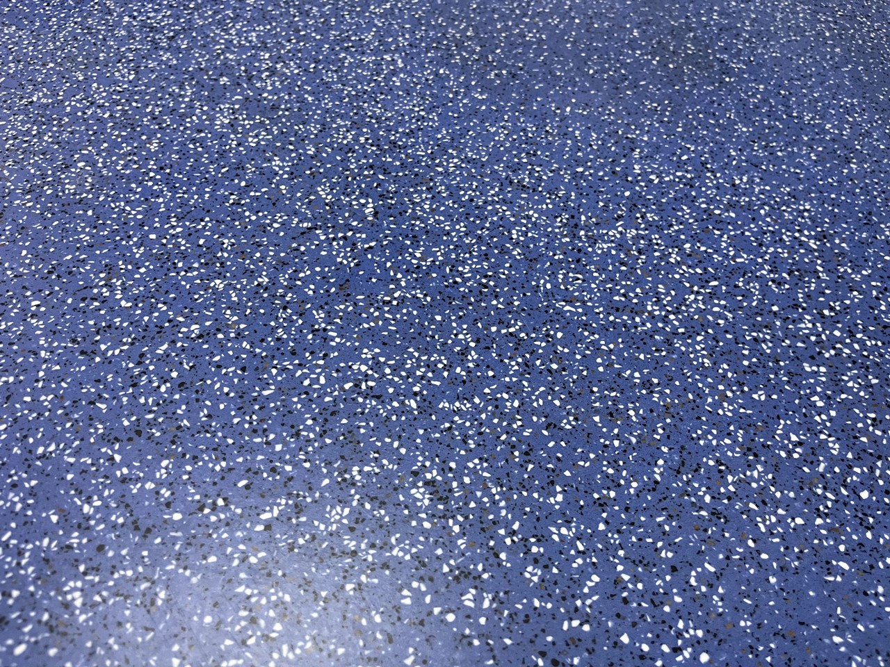 環(huán)氧自流平彩砂和研磨彩砂地坪，用于潔凈車間該怎么選？