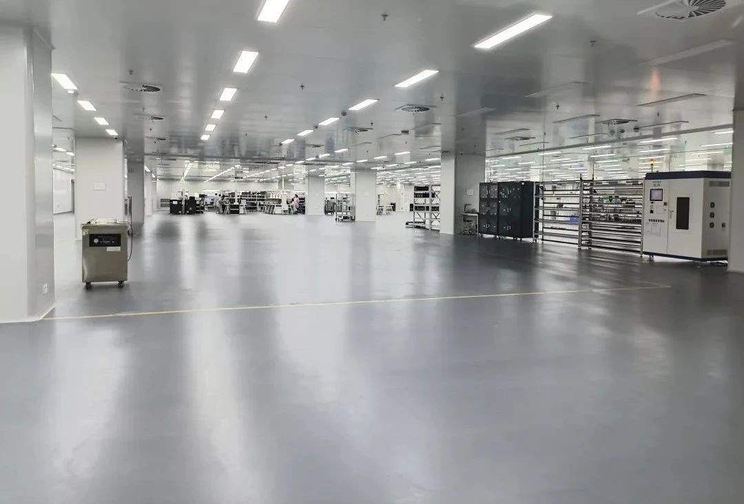 機(jī)械廠是選擇聚氨酯超耐磨地坪還是固化地坪？